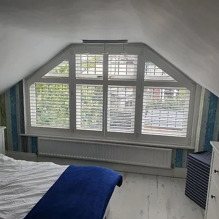Bournemouth Secluded Cottage 10Mins Walk To Beach-2